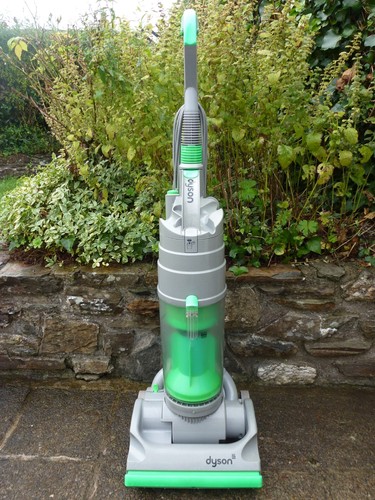 Dyson dc04 vacuum cleaner - dyson,