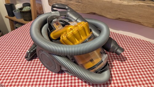 Dyson dc22 cylinder vacuum - dyson,