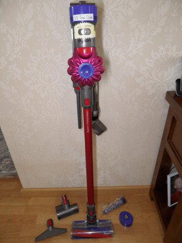 Dyson cordless vacuum - dyson, v7